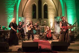 Dunkelschön이 2017년 바켄 윈터 나이츠에서 메탈 처치 공연 중