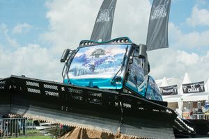 2017년 풀 메탈 마운틴 광고 매체로 사용된 스노우캣