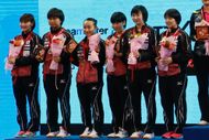 2017년 아시아 선수권 단체전 시상식 (왼쪽에서 4번째가 히라노 미우)