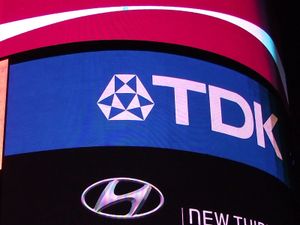 런던 피카딜리 서커스에 있는 TDK 간판