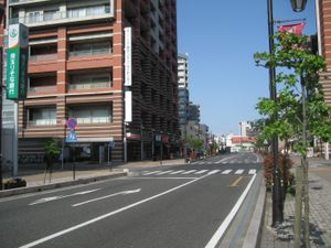 재개발 후의 거리 풍경(뒤쪽이 요노역)