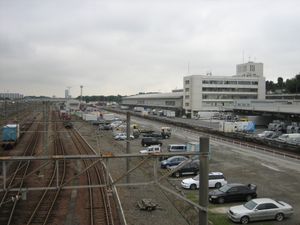 화물 홈을 바라본 모습