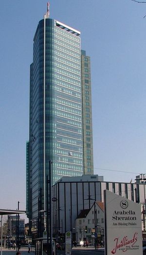 120m 높이의 "시티 타워"는 캡제미니(Capgemini)의 독일 본사로 사용된다.