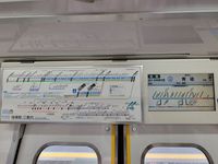 출입문 상부의 LCD식 차내 안내 표시기 (2021년 12월)