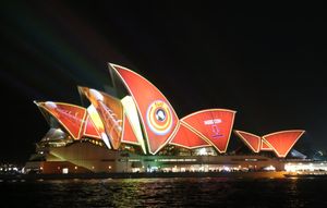 프로젝션 매핑이 적용된 시드니 오페라 하우스 모습