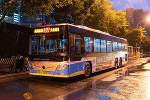 예}}27번은 퉁저우에서 다베이야오까지 운행하는 야간 버스 노선이다.