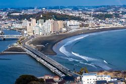 에노시마 벤텐 다리(좌)와 에노시마 대교