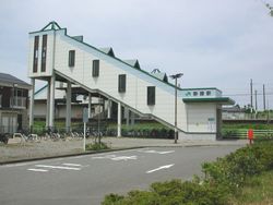 니자키역 남쪽 출구 (2004년 8월)