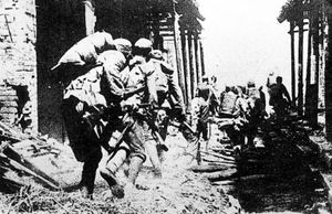 타이얼좡 거리에서 진격하는 중국군