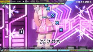 하츠네 미쿠 프로젝트 디바 시리즈의 전형적인 게임 플레이 스타일과 인터페이스. 원, 네모, X, 세모 기호와 플레이어의 입력에 따른 판정 등급을 보여준다.