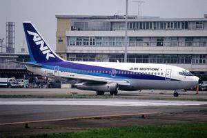 과거 에어 닛폰 보잉 737-200.