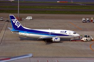 과거 에어 닛폰 보잉 737-500, 도쿄 국제공항(하네다)