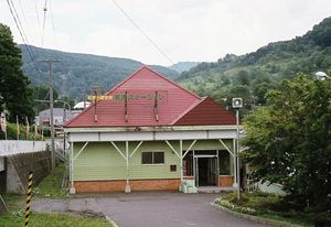 초대 역 건물 · 석탄의 역사 마을 관리 스테이션 (2003년)