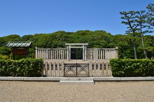 주아이 천황의 묘소로 추정되는 오카 미산자이 고분(岡ミサンザイ古墳)