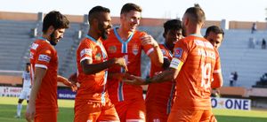 2019년 2월 코임바토르에서 열린 I-리그 경기에서 골을 넣은 후 첸나이 시티 선수들이 축하하는 모습.