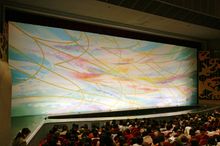 가미노모토가 기증한 다카라즈카 대극장의 휘장