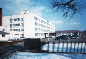 시라누카 고등학교 정문.