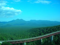 마츠미 대교와 다이세츠산 연봉(2008년 8월)