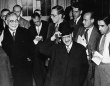 노무라 기치사부로(왼쪽)와 특사 구루스. 루즈벨트 대통령과 회담 후 (1941년 11월 27일)