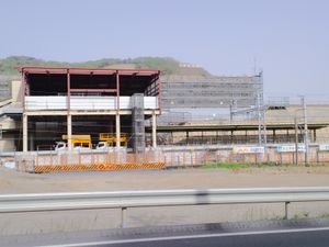 2011년 5월 건설 중인 역 건물
