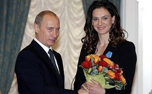 러시아의 옐레나 이신바예바는 2004년, 2005년, 2008년에 올해의 세계 육상 선수상을 수상했다.