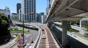 미나토구 모토아카사카 1초메(왼쪽 대각선이 아오야마 거리)