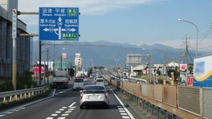 야마토아쓰기 바이패스 (국도 제246호선과의 분기), 가나가와현 아쓰기시 가네다