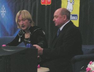 2004년 제자 예브게니 플루셴코와 함께 있는 미신