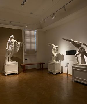 발레타 캠퍼스 아울라 프리마의 조각상