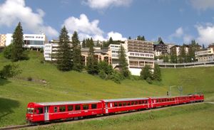 아로자를 통과하는 래티셰 철도(RhB) 기차