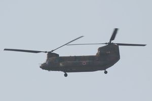 정부 조사단을 태우고 와지마로 향하는 육상자위대의 CH-47 수송 헬기 (2007년 3월 25일, 고마츠 기지)