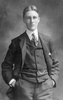 양복 쓰리피스. 1900년 촬영된 젊은 프랭클린 D. 루스벨트.