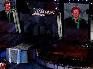 2008년 민주당 전당대회 이틀째 연설하는 데비 스태버나우 (콜로라도주 덴버)