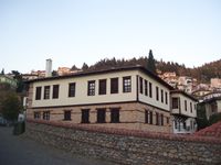 돌초 광장에 있는 아나스타시오스 피치온의 저택(현재는 마케도니아 투쟁 박물관)