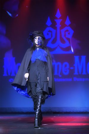 2019년 Moi-même-Moitié 패션쇼에 참석한 마나