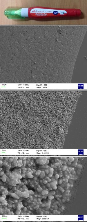 주사 전자 현미경(SEM)으로 시각화된 수정액 공중합체. 고배율에서 공중합체 수지의 미세 구조적 세부 사항을 볼 수 있다. 수정액은 유리 베이스에 적용되었다(모든 SEM 이미지의 오른쪽 하단 모서리에 표시됨).