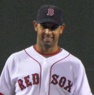 알렉스 코라(Alex Cora), 2008년 선수 시절 모습. 그는 감독 첫해에 보스턴 레드삭스를 월드 시리즈 챔피언십으로 이끌었다.