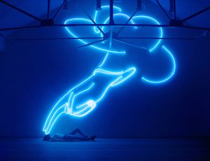 사치 갤러리의 스테판 랴브첸코의 The Blessing Hand