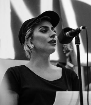 게이 아이콘의 상징 레이디 가가