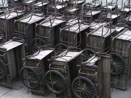 보관 시 세워서 보관 공간을 줄일 수 있다.