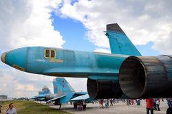 테일붐에 있는 APU 배기구