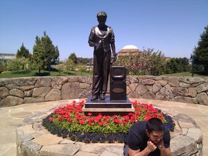 필로 T. 판즈워스의 동상, 샌프란시스코 레터맨 디지털 아트 센터