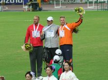 오사카에서 열린 2007년 세계 육상 선수권 대회 시상식에서의 칸테르(중앙).