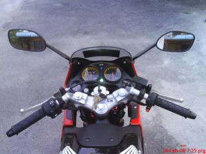 해외 CBR150R 모델 계기판. 국내 CBR125R 2008년식 이전 모델과 동일