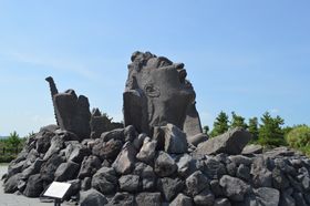 아카미즈 전망 광장의 "외침의 초상"