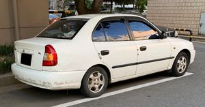 현대 베르나 (4도어) 후측면