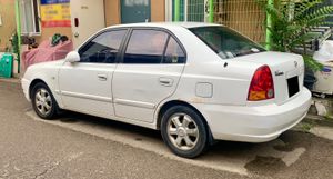 현대 뉴 베르나 (4도어) 후측면