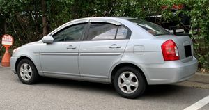 현대 베르나 (세단) 후측면