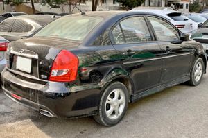 현대 베르나 트랜스폼 후측면