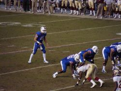 2009년 플로리다 주 세미놀스와의 경기에서 뛰고 있는 티보